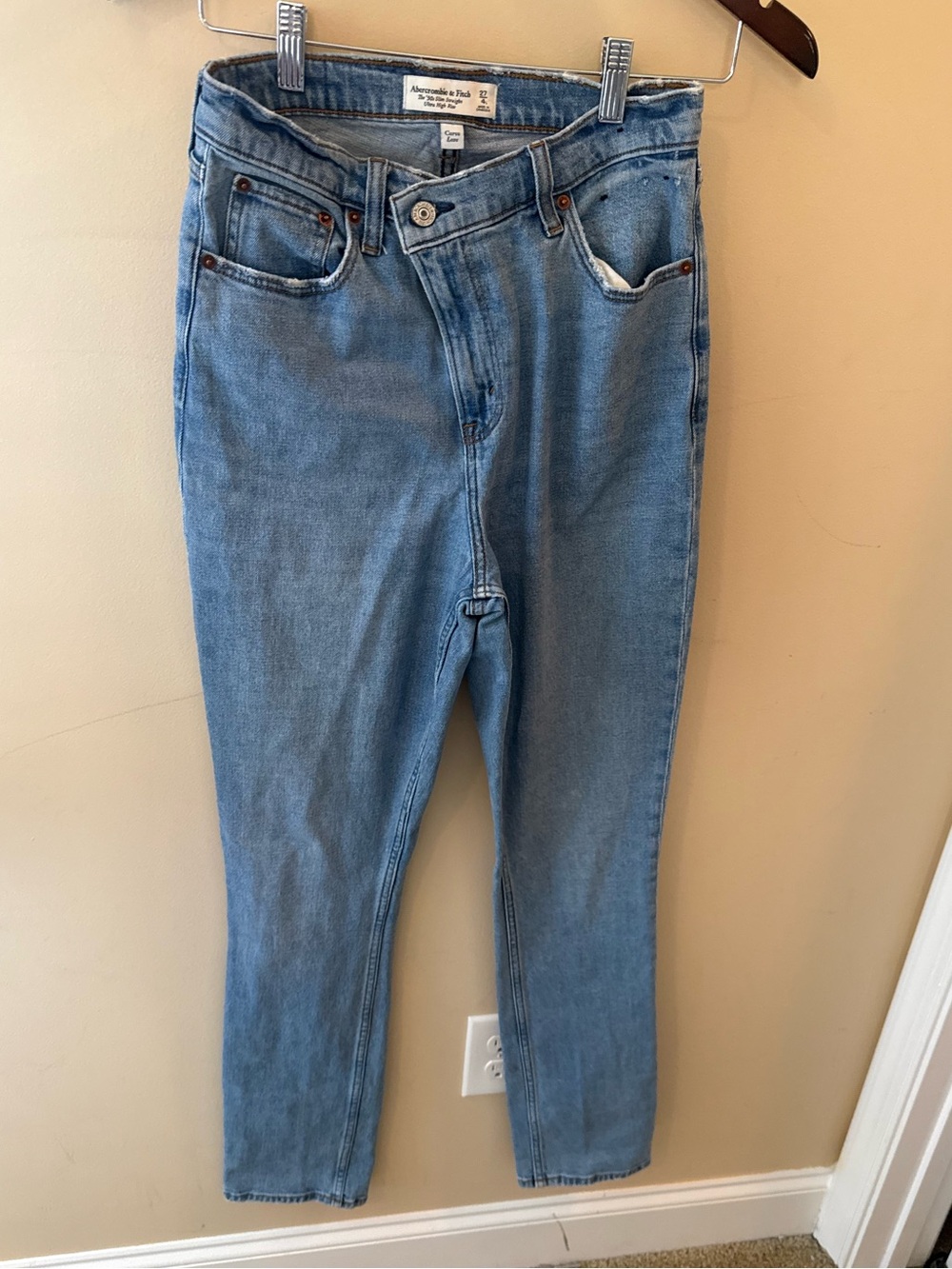 Abercrombie & Fitch 90s Slim Straight Ultra High Rise Jeans light size 4 Long